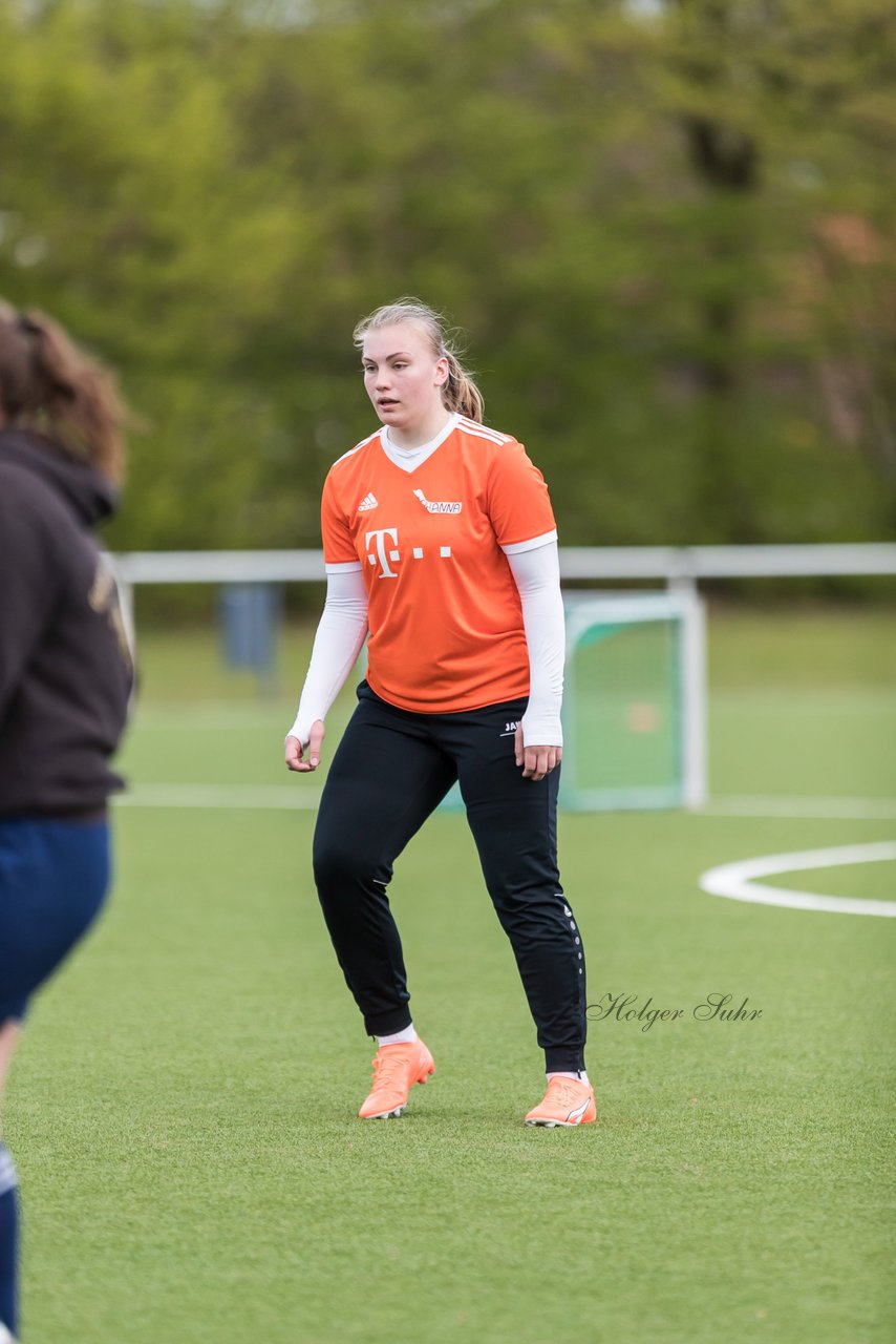 Bild 248 - Co-Trainerin der Frauen Nationalmannschaft Britta Carlson in Wahlstedt